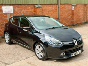 2016 Renault Clio 0.9 Tce Dynamique Nav Euro 6 (s/s) 5dr in Black — image 2