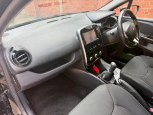 2016 Renault Clio 0.9 Tce Dynamique Nav Euro 6 (s/s) 5dr in Black — image 6