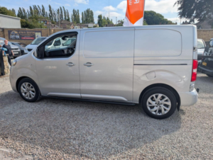 2018 Citroen Dispatch 2.0 Bluehdi 1400 Enterprise Plus M Fwd 2 Euro 6 (s/s) 6dr in Silver — image 5