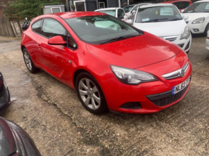 2012 Vauxhall Astra Gtc 1.4t 16v Sport Euro 5 (s/s) 3dr in Red — image 3