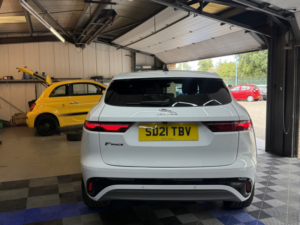 2021 Jaguar F-Pace 2.0 D165 Mhev R-Dynamic S in White — image 4