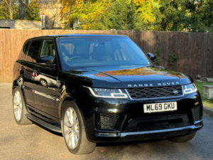 2019 Land Rover Range Rover Sport 3.0 Sd V6 Hse in Black — image 4