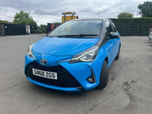 2018 Toyota Yaris 1.5 Vvt-H Cyan Bi-Tone in Blue — image 2