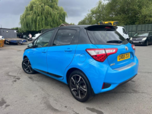 2018 Toyota Yaris 1.5 Vvt-H Cyan Bi-Tone in Blue — image 4