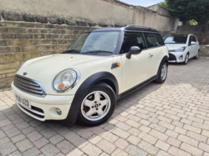 2010 MINI Clubman 1.6 Cooper D Euro 4 5dr in White — image 4
