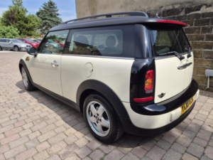 2010 MINI Clubman 1.6 Cooper D Euro 4 5dr in White — image 6