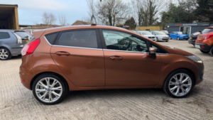 2014 Ford Fiesta 1.0t Ecoboost Titanium Euro 5 (s/s) 5dr in Yellow — image 4