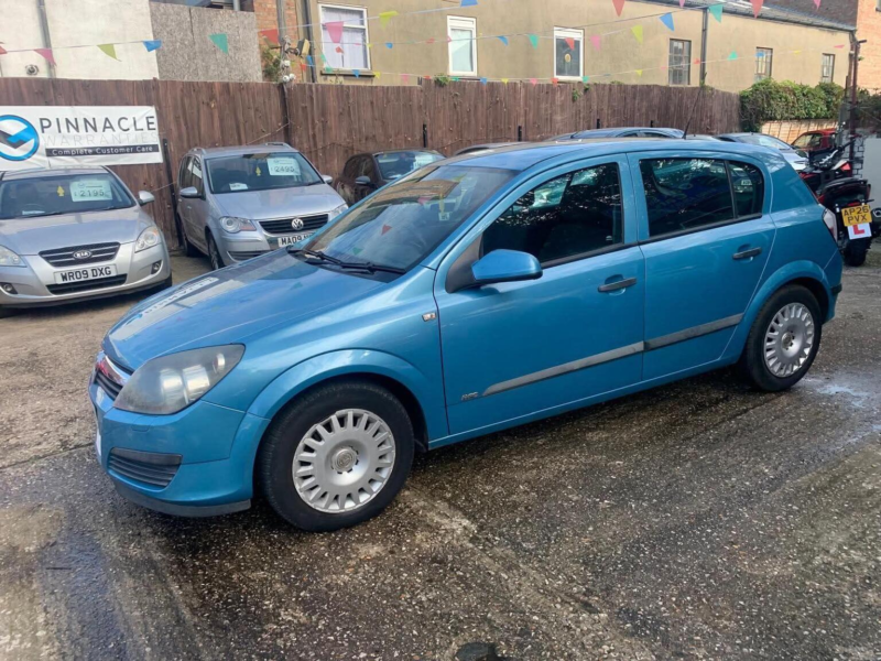2005 Vauxhall Astra 1.6i 16v Life 5dr in Blue — image 1