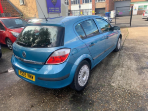 2005 Vauxhall Astra 1.6i 16v Life 5dr in Blue — image 4