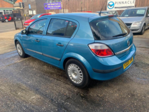 2005 Vauxhall Astra 1.6i 16v Life 5dr in Blue — image 5