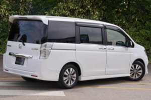 2012 Honda Stepwagon 2.0 Spada Z Inter Navi Selection 5dr 8 Seats in White — image 4