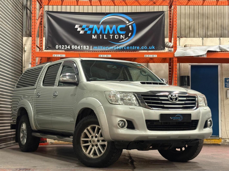 2013 Toyota Hilux 3.0 D-4d Invincible Auto 4WD 4dr in Silver — image 1