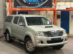 2013 Toyota Hilux 3.0 D-4d Invincible Auto 4WD 4dr in Silver — image 2
