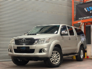 2013 Toyota Hilux 3.0 D-4d Invincible Auto 4WD 4dr in Silver — image 3