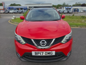2017 Nissan Qashqai 1.5 Dci Tekna 2WD Euro 6 (s/s) 5dr in Red — image 3