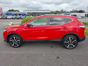 2017 Nissan Qashqai 1.5 Dci Tekna 2WD Euro 6 (s/s) 5dr in Red — image 5