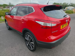 2017 Nissan Qashqai 1.5 Dci Tekna 2WD Euro 6 (s/s) 5dr in Red — image 6