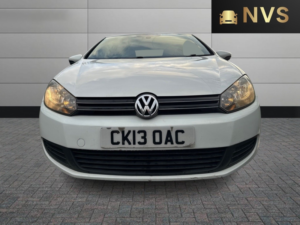 2013 Volkswagen Golf 1.6 Tdi Bluemotion Tech Se in White — image 2