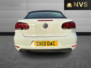 2013 Volkswagen Golf 1.6 Tdi Bluemotion Tech Se in White — image 6