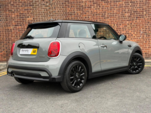 2021 MINI Hatch 1.5 Cooper Classic Steptronic Euro 6 (s/s) 3dr in Grey — image 6