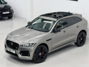 2018 Jaguar F-Pace 3.0 D300 V6 S in Silver — image 6
