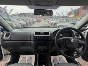 2009 Skoda Fabia 1.2 Htp 12v 2 5dr in White — image 2