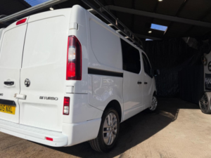 2015 Vauxhall Vivaro 1.6 Cdti 2900 Biturbo Ecoflex Sportive Crew Van L1 H1 Euro 5 (s/s) 5dr (6 Seat) in White — image 5