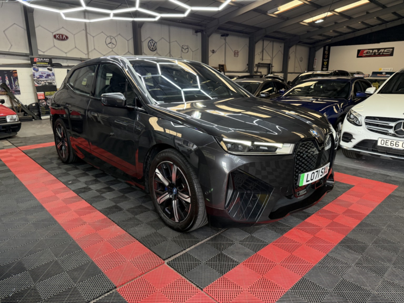 2022 BMW Ix Ix Xdrive40 M Sport in Grey — image 1