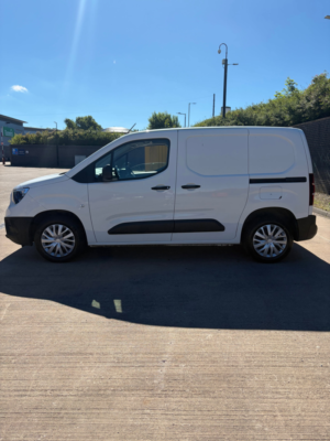 2021 Vauxhall Combo 1.5 Turbo D 2300 Dynamic Panel Van 4dr Diesel Manual L1 H1 Euro 6 (100 Ps) in White — image 2