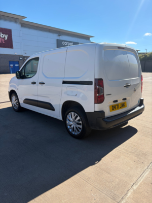 2021 Vauxhall Combo 1.5 Turbo D 2300 Dynamic Panel Van 4dr Diesel Manual L1 H1 Euro 6 (100 Ps) in White — image 3