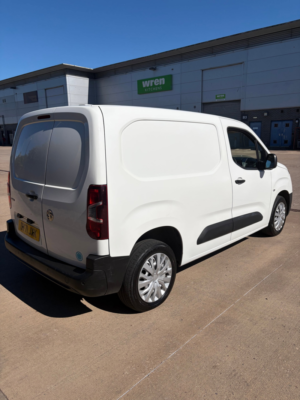 2021 Vauxhall Combo 1.5 Turbo D 2300 Dynamic Panel Van 4dr Diesel Manual L1 H1 Euro 6 (100 Ps) in White — image 5
