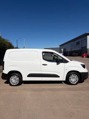 2021 Vauxhall Combo 1.5 Turbo D 2300 Dynamic Panel Van 4dr Diesel Manual L1 H1 Euro 6 (100 Ps) in White — image 6