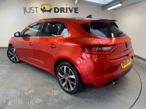 2016 Renault Megane 1.2 Tce Dynamique S Nav Hatchback 5dr Petrol Manual Euro 6 (s/s) (130 Ps) in Red — image 3