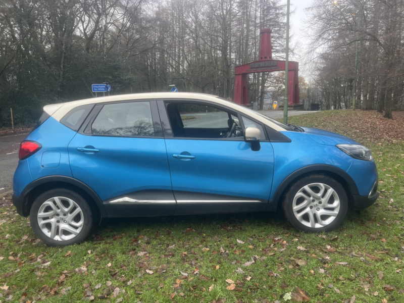 2016 Renault Captur 1.5 Dynamique Nav Dci 90 in Blue — image 1