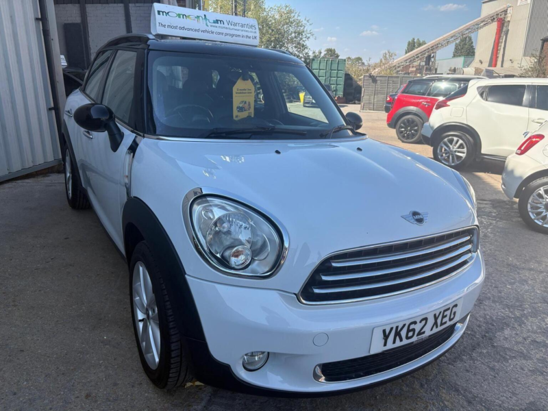 2012 MINI Countryman 2.0 Cooper D Auto Euro 5 5dr in White — image 1