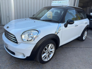 2012 MINI Countryman 2.0 Cooper D Auto Euro 5 5dr in White — image 3