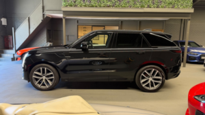 2023 Land Rover Range Rover Sport 3.0 D300 Mhev Dynamic Se in Black — image 4