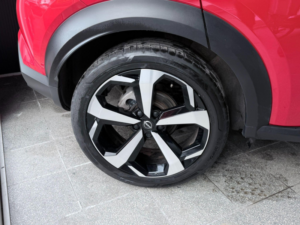 2023 Nissan Juke 1.6 Tekna Auto Euro 6 5dr in Red — image 5