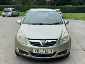 2007 Vauxhall Corsa 1.4i 16v Club 5dr in Gold — image 2