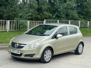 2007 Vauxhall Corsa 1.4i 16v Club 5dr in Gold — image 3