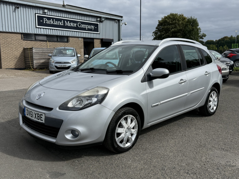2011 Renault Clio 1.5 Dci Expression in Silver — image 1