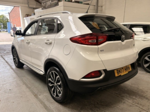 2017 MG Gs 1.5 Tgi Exclusive in White — image 3
