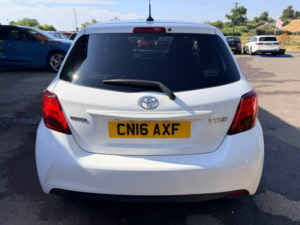2016 Toyota Yaris 1.0 Vvt-I Icon Hatchback 5dr Petrol Manual Euro 6 (69 Ps) in White — image 3