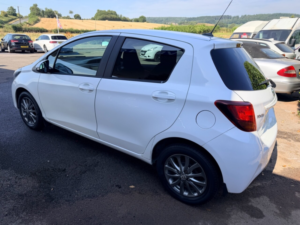 2016 Toyota Yaris 1.0 Vvt-I Icon Hatchback 5dr Petrol Manual Euro 6 (69 Ps) in White — image 4
