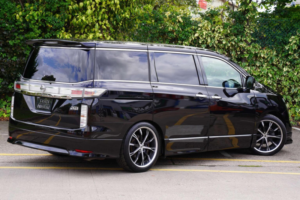 2016 Nissan Elgrand 2.5 Highway Star Premium 5dr 7 Seats in Black — image 4