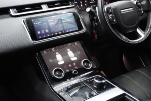 2019 Land Rover Range Rover Velar 2.0 D180 R-Dynamic Se Auto 4WD Euro 6 (s/s) 5dr in Black — image 3