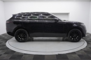 2019 Land Rover Range Rover Velar 2.0 D180 R-Dynamic Se Auto 4WD Euro 6 (s/s) 5dr in Black — image 5