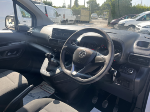 2019 Vauxhall Combo 1.6 Turbo D 2300 Edition in White — image 4