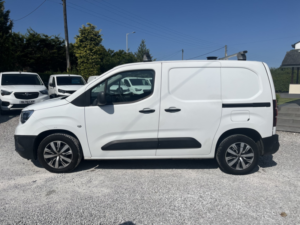 2019 Vauxhall Combo 1.6 Turbo D 2300 Edition in White — image 5