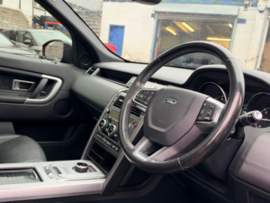 2019 Land Rover Discovery Sport Td4 Landmark in Black — image 3